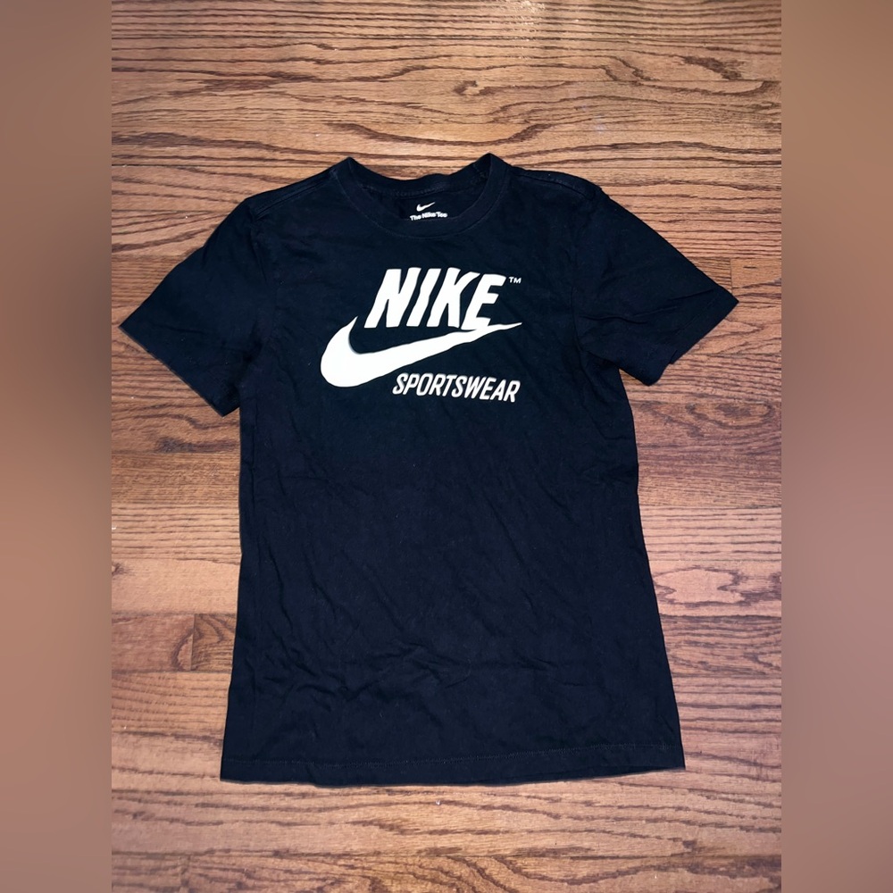 Nike shirt men small black logo